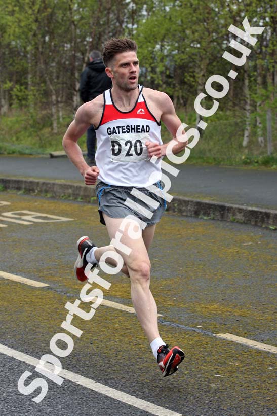 Senior mens relay, Elswick Good Friday Road Races. Photo: David T. Hewitson/Sports for All Pics